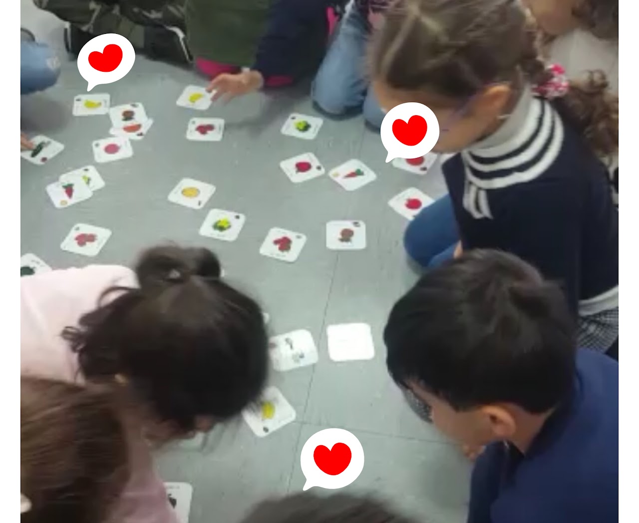 Jeu de cartes illustrées en arabe